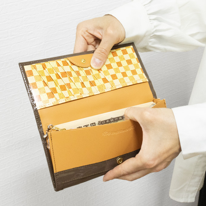 【長財布】お札を折らずに休ませる形が風水で好まれる理由