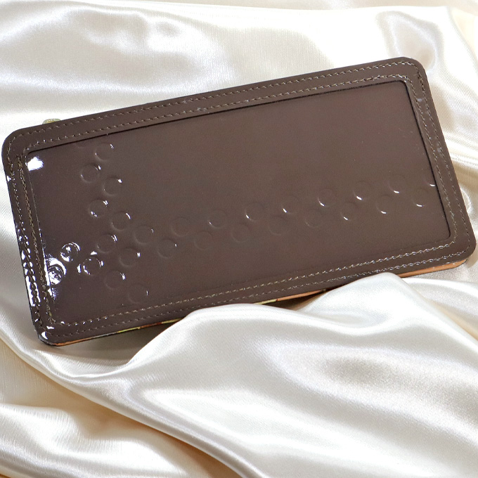 【長財布】天然素材が持つ「生命力」と運氣の関係