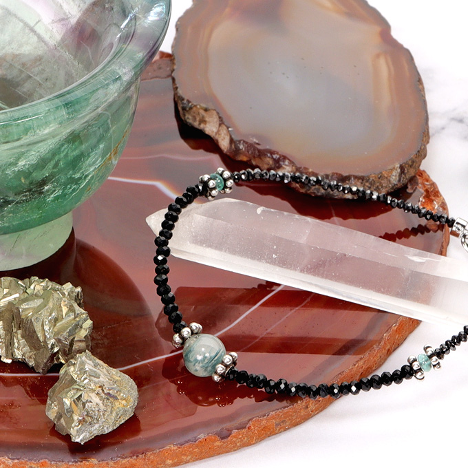 天然石ブレスレット｜石の配列やパーツの配置に宿る視覚的な安定感と意味