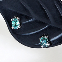 スタッカート・ピアス ニコル