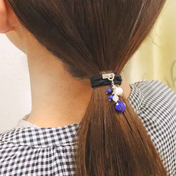 あこや真珠、ブラックダイヤ、ラピスラズリを使ったヘアゴム